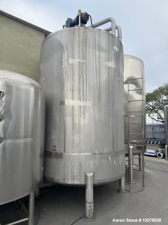 5,800 gallon Tank, Stainless Steel, agitated, 105" x 13' vessel, 19' H x 9' diameter overall