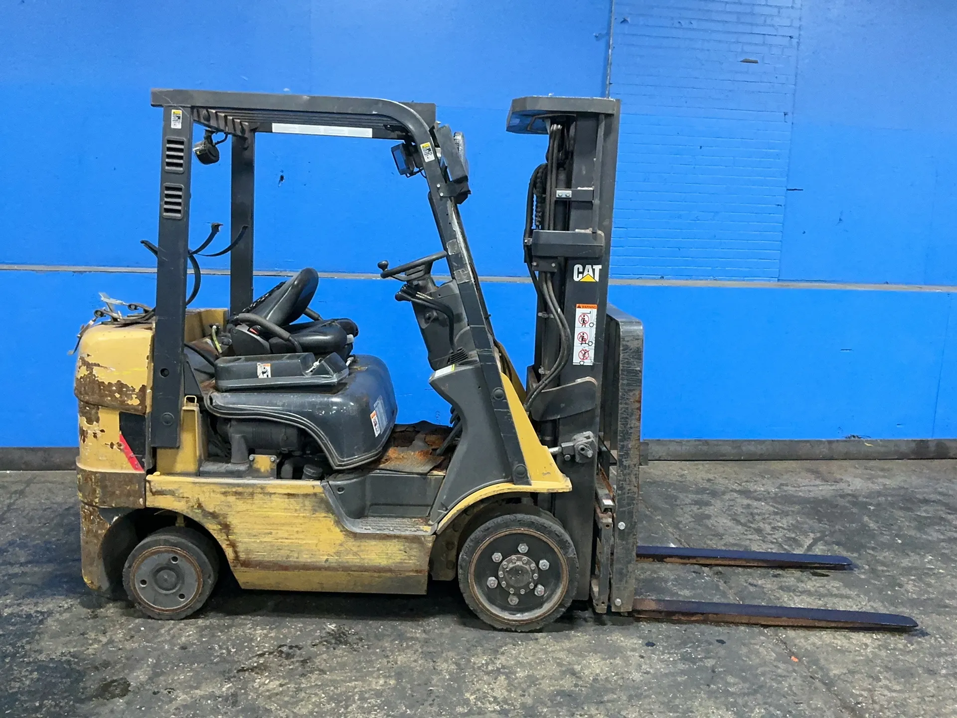 4,750 LB Caterpillar #2C5000, Propane Forklift, 187" lift height, 80" mast height, 47.5" x 4" forks, AS IS