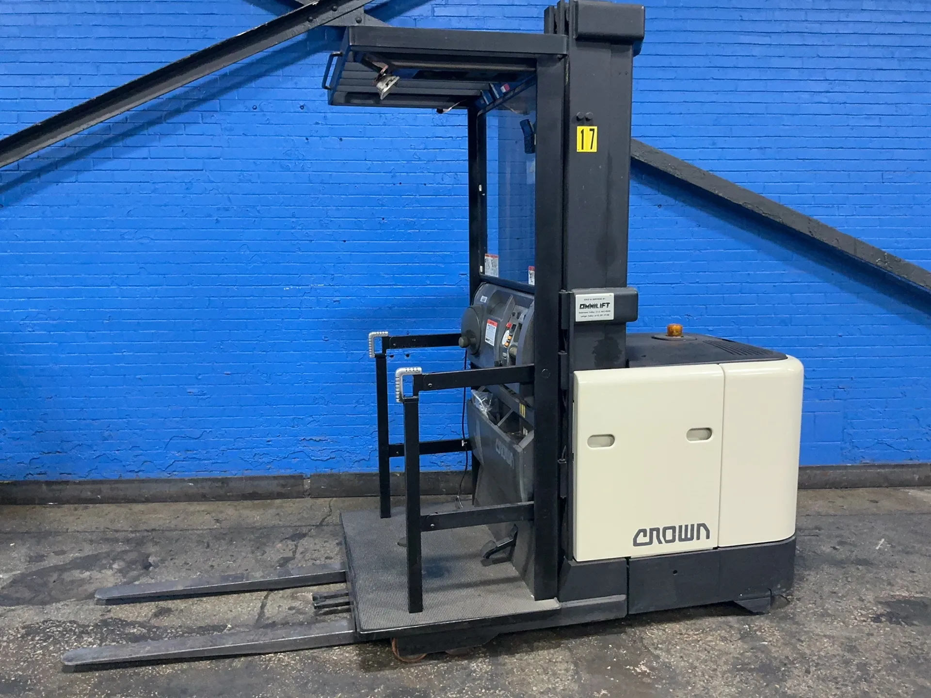Crown #SP-3000-SERIES, Electric Stock Picker, 94" mast, 42" x 4" forks, 27" x 48" platform, 8843 hours