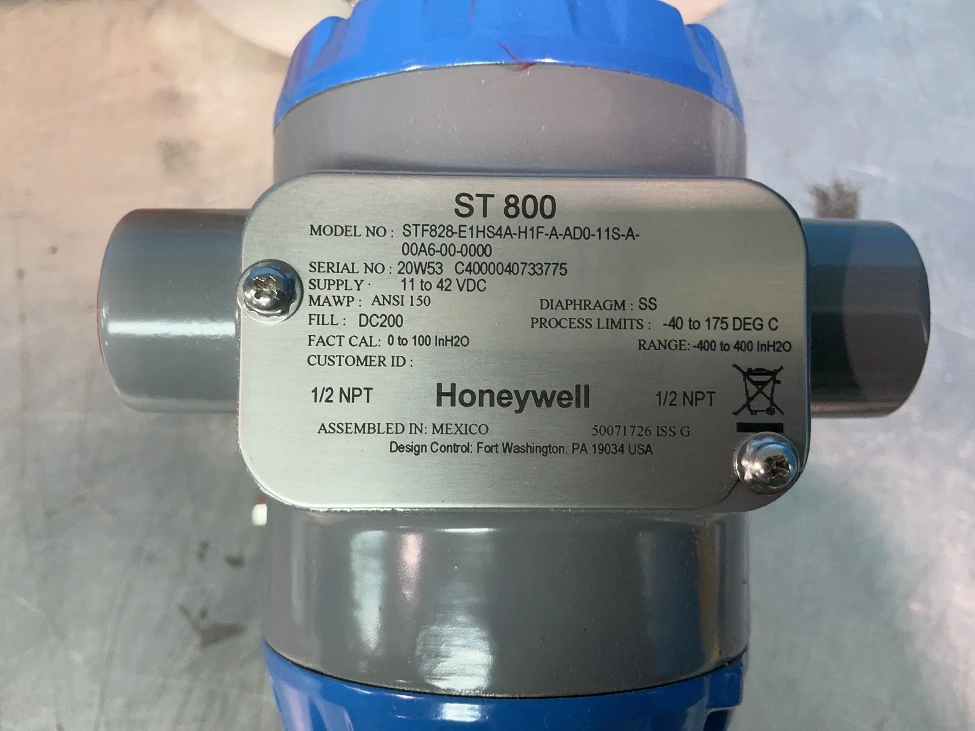 Honeywell #STF828-E1HS4A-H1F-A-AD0-11S-A-00A6-00-0000, Flange Mounted Liquid Level Transmitter, -40 to 175°