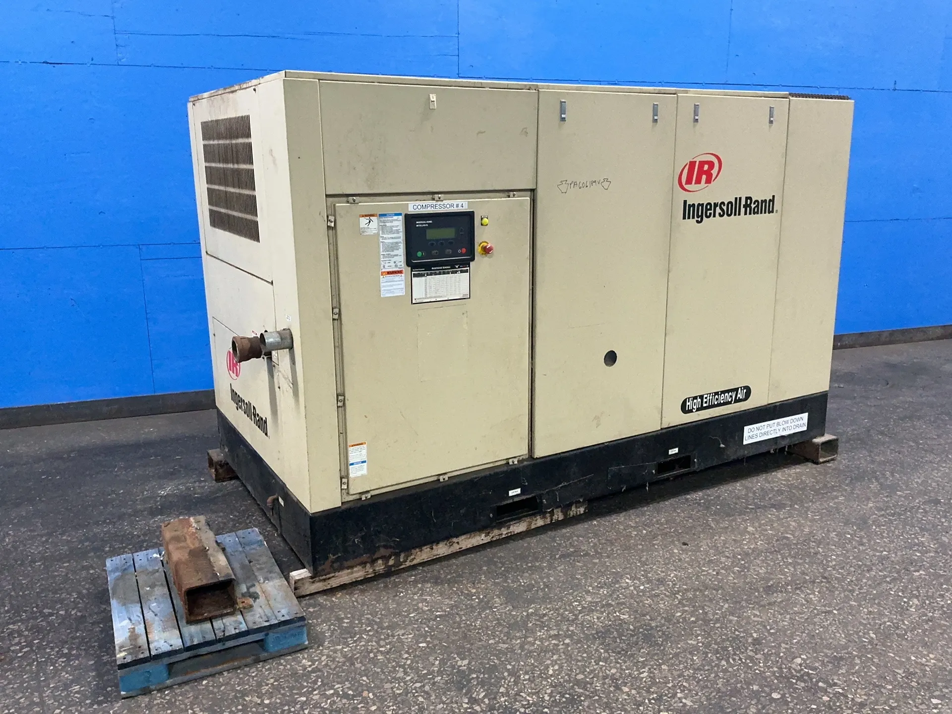 1060 CFM, Ingersoll-Rand #SSRXFE2002S, Rotary Screw Air Compressor, 200 HP, Intellisys controller, 460 V., 3