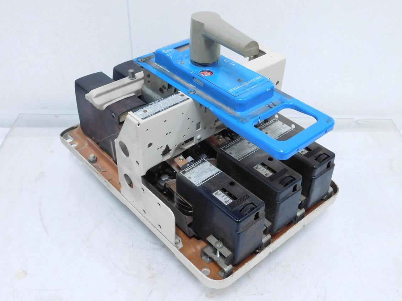 600 Amps, General Electric #AK-2-25-1, Circuit Breaker, 3-POLE, 600A Cont. Current, 600VAC Voltage, 15KA Int.