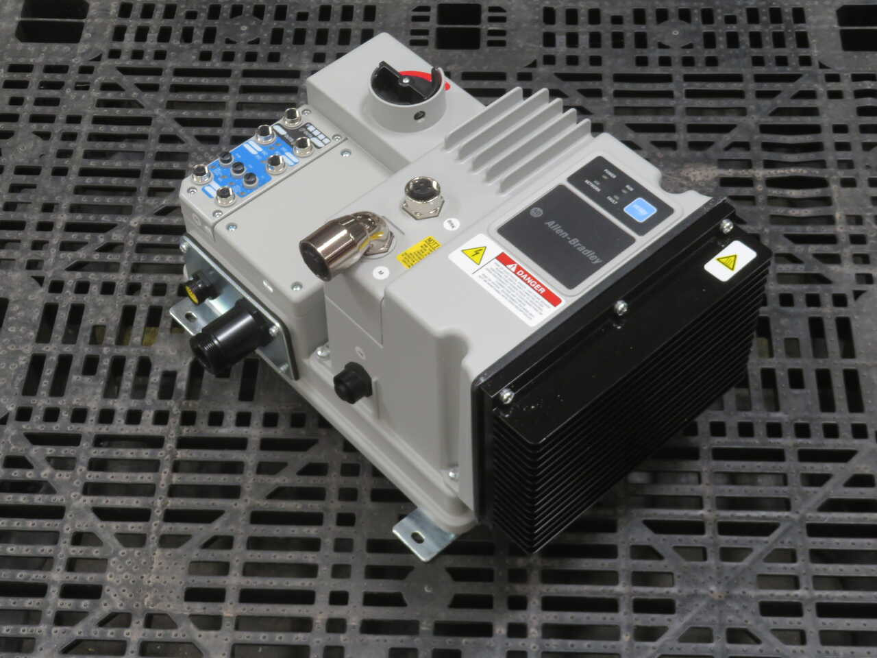 1 HP Allen-Bradley #2 84e-fvd2p3z-10-rrg, Variable Frequency Drive