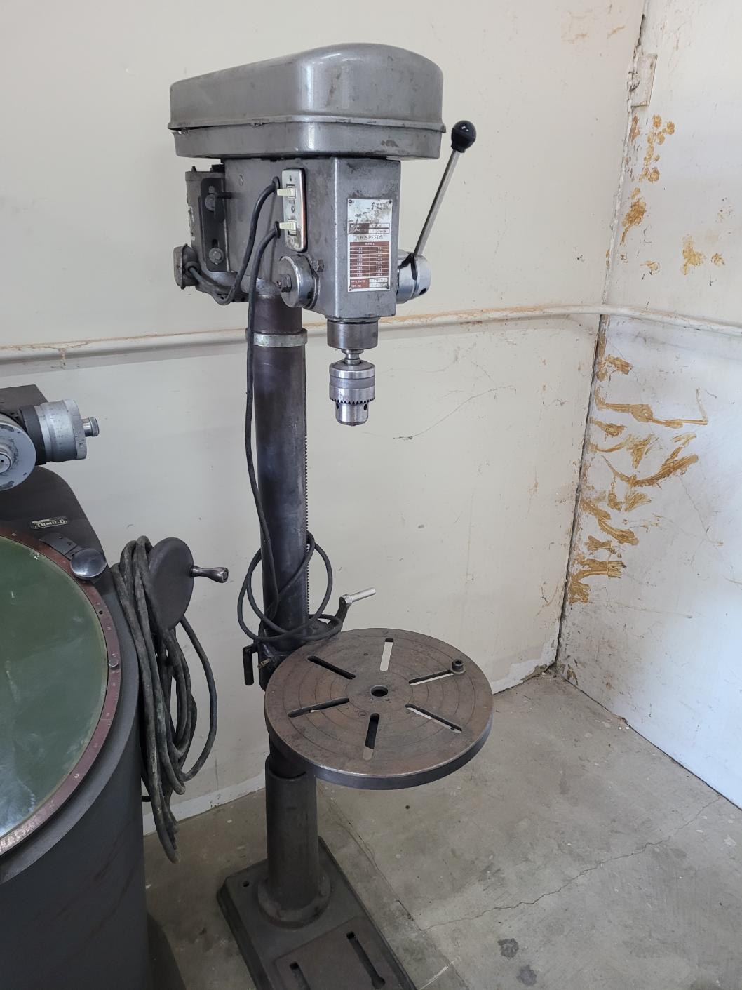 3/4" Duracraft #FM-1617, drill press, 16 speeds, 195-3820 RPM, 12" round table, depth stop, 3/4 HP, 120 V., 1