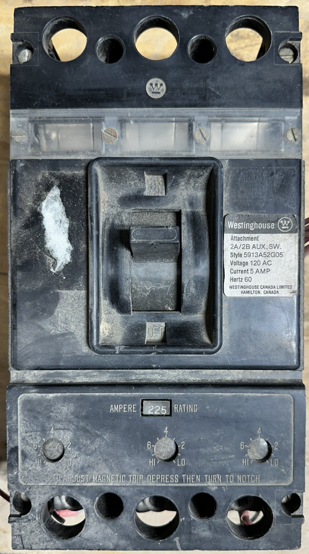 225 Amps, Westinghouse, MCCB, 3-Pole, Interchangeable Thermal-Magnetic Trip Unit, w/ Auxiliary Switch