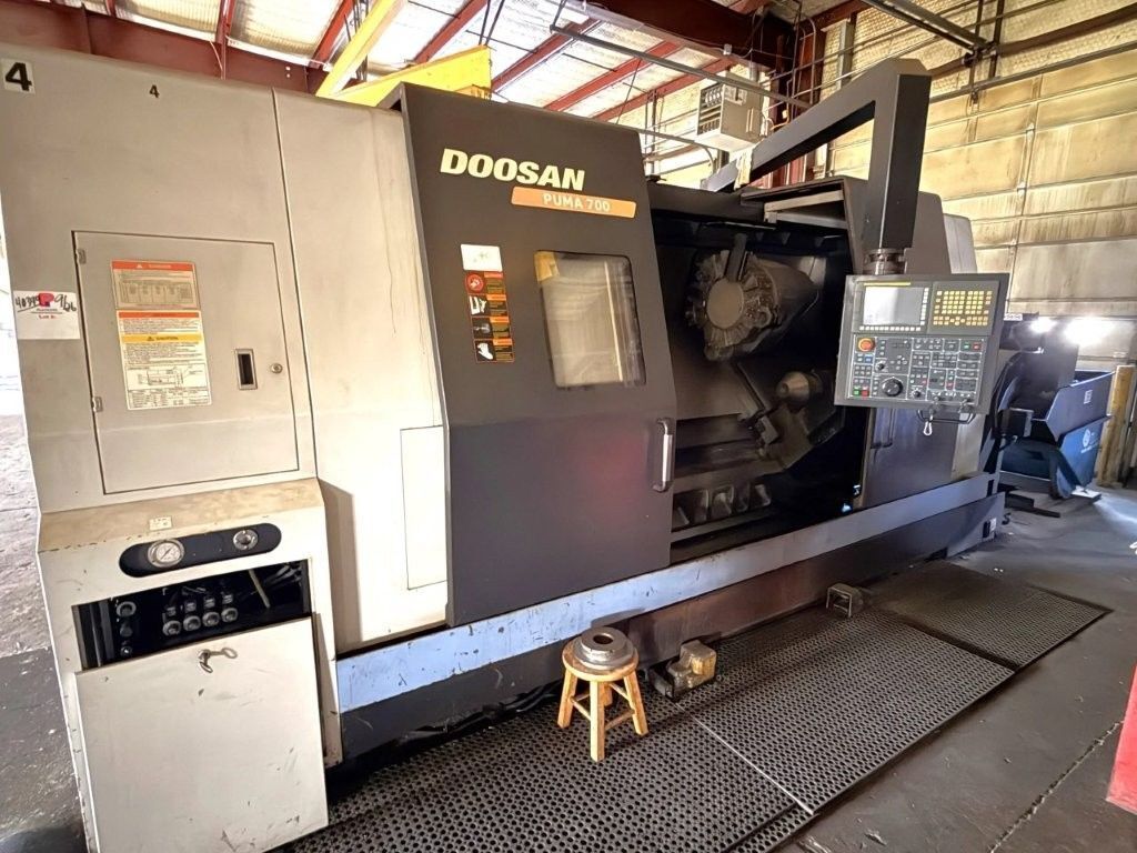 Daewoo Doosan #Puma-700, CNC lathe, Fanuc 32i-A Control, 40.6" swing, 28" chuck, 6.5" bar, 2012