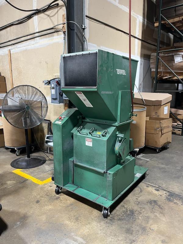 14" x 20" Temptek #1420EM, granulator, 3 rotor & 22 bed knives, 400 RPM