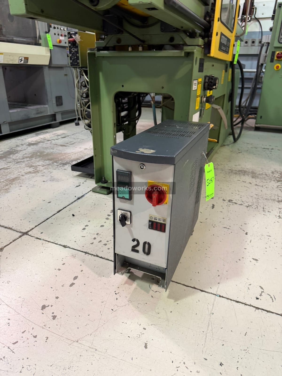 6.5 KW Regloplas #90S/6/TP20/1K/RT30, Mold Temperature Control Unit, RT30 controller, 200&deg;F max., 240 V.