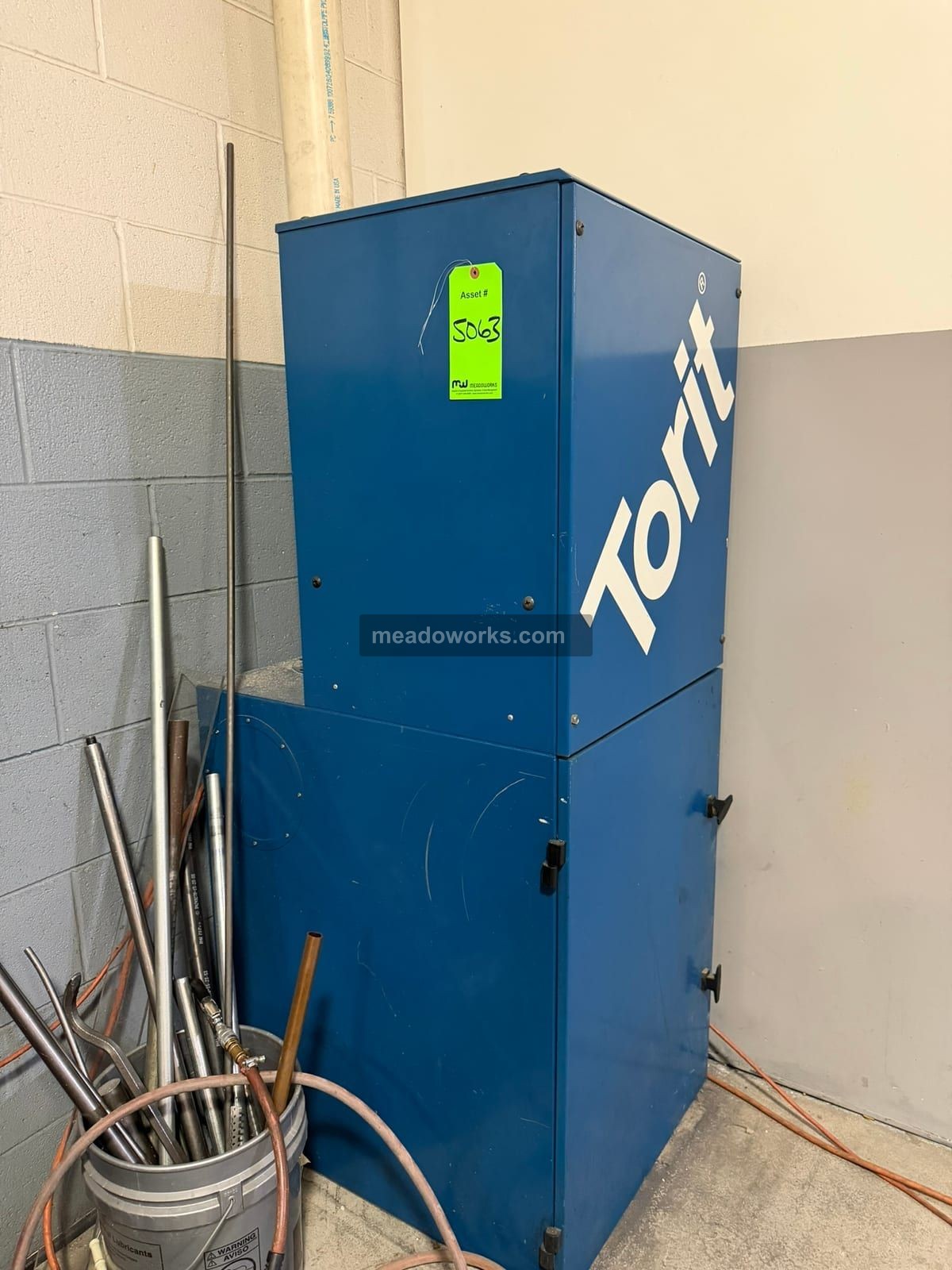 Donaldson Torit, Cabinet Dust Collector, cartridge filter, collection drawer