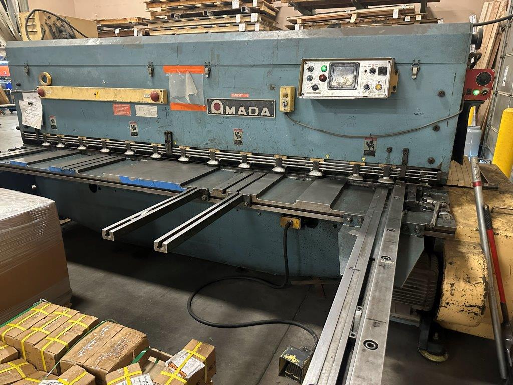 1/4" x 10' Amada #M-3060, mechanical shear, 13 hydraulic holddowns, 40" power Back Gauge, 60 SPM, 15 HP