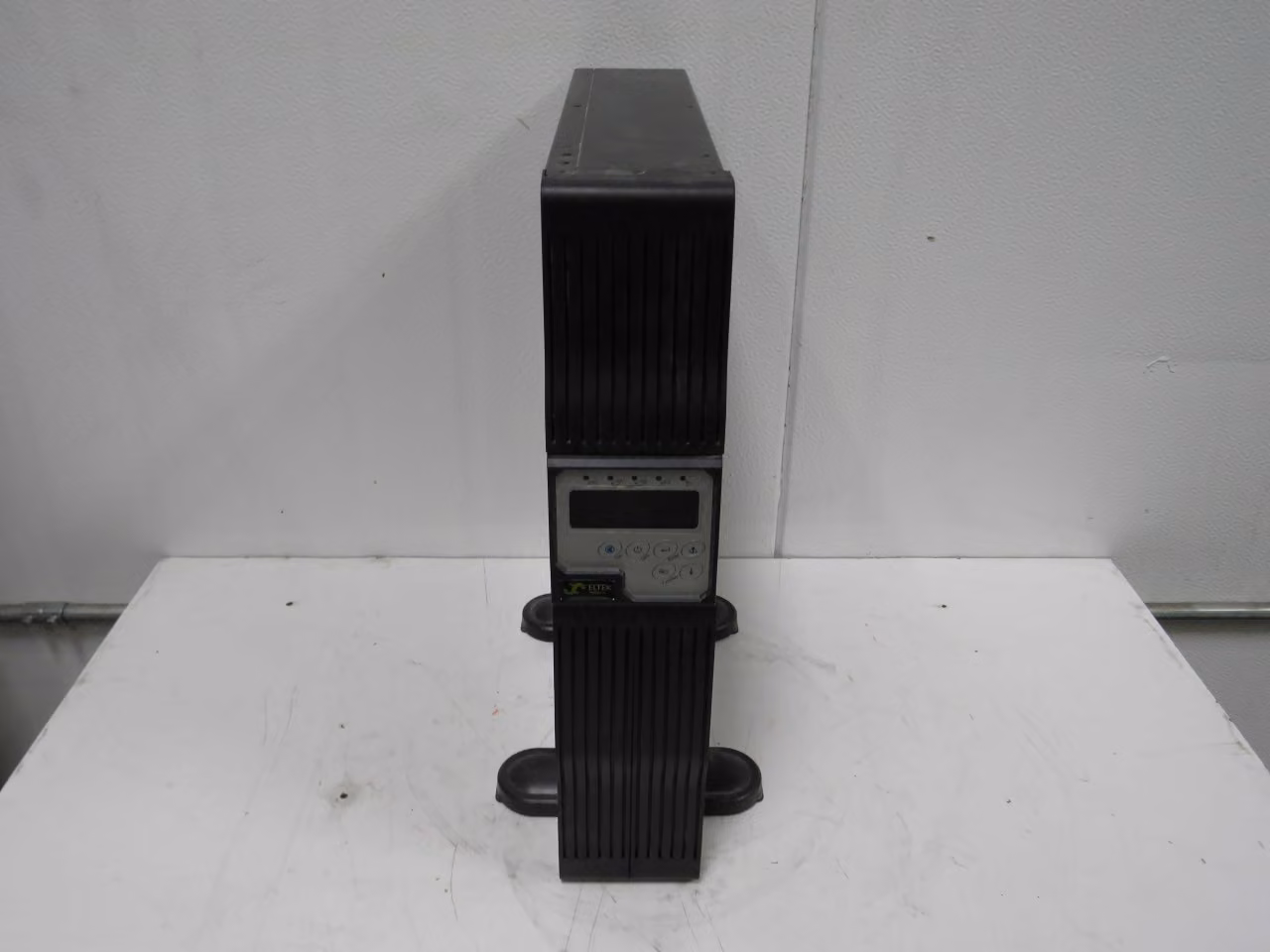 1.0 KVA Eltek #816-0073-0, uninterruptible power supplies EVD-MIN, 800W