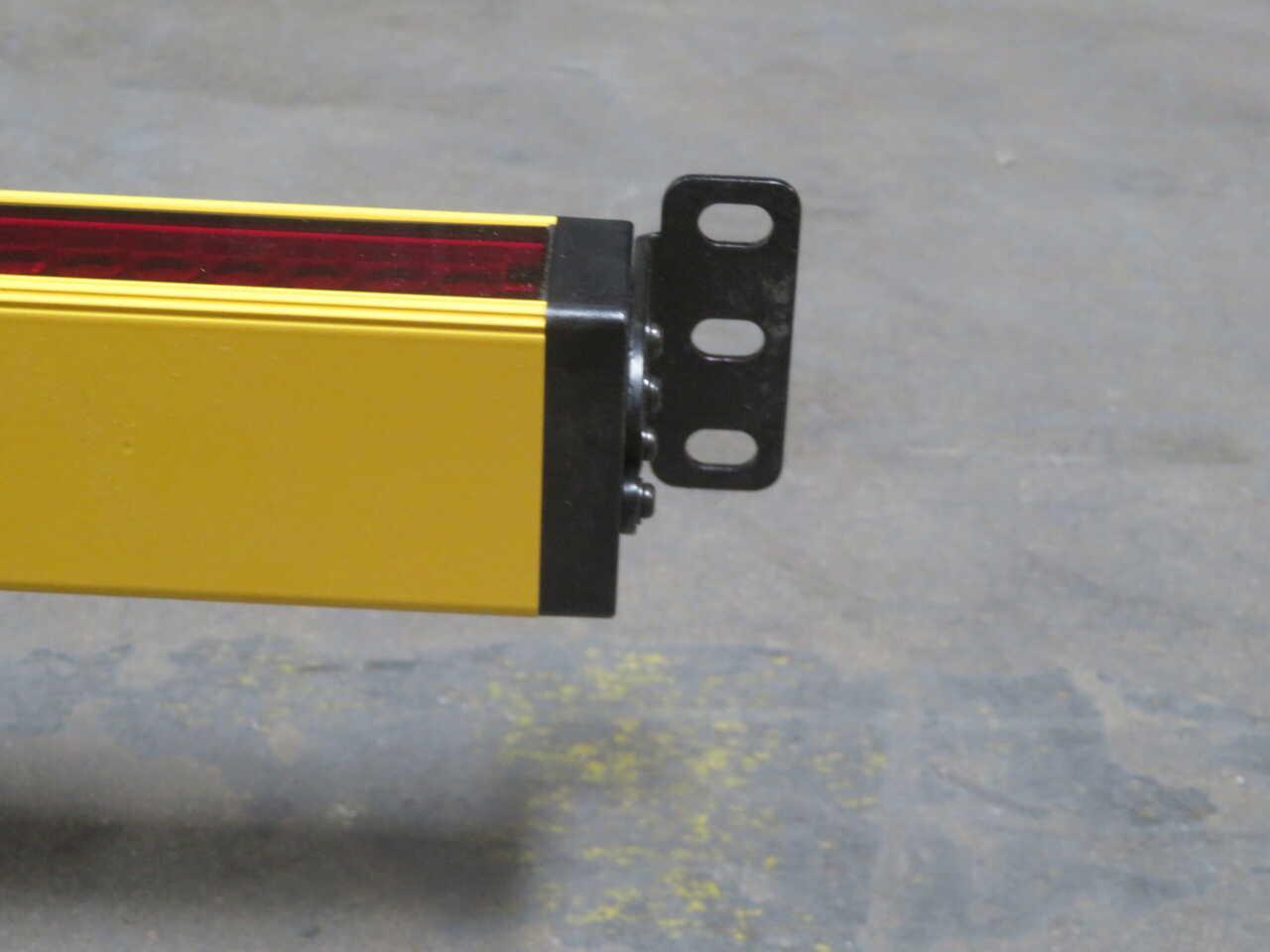 STI #MS46LR-30-2095-Q1-R-NC-FP, Safety Light Curtain Receiver