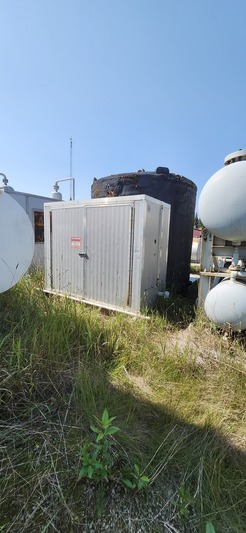 8" x 3.3' Platinum Energy Services, sweet vertical separator, 1440 psi, w/ 100 bbl tank and chemical tank