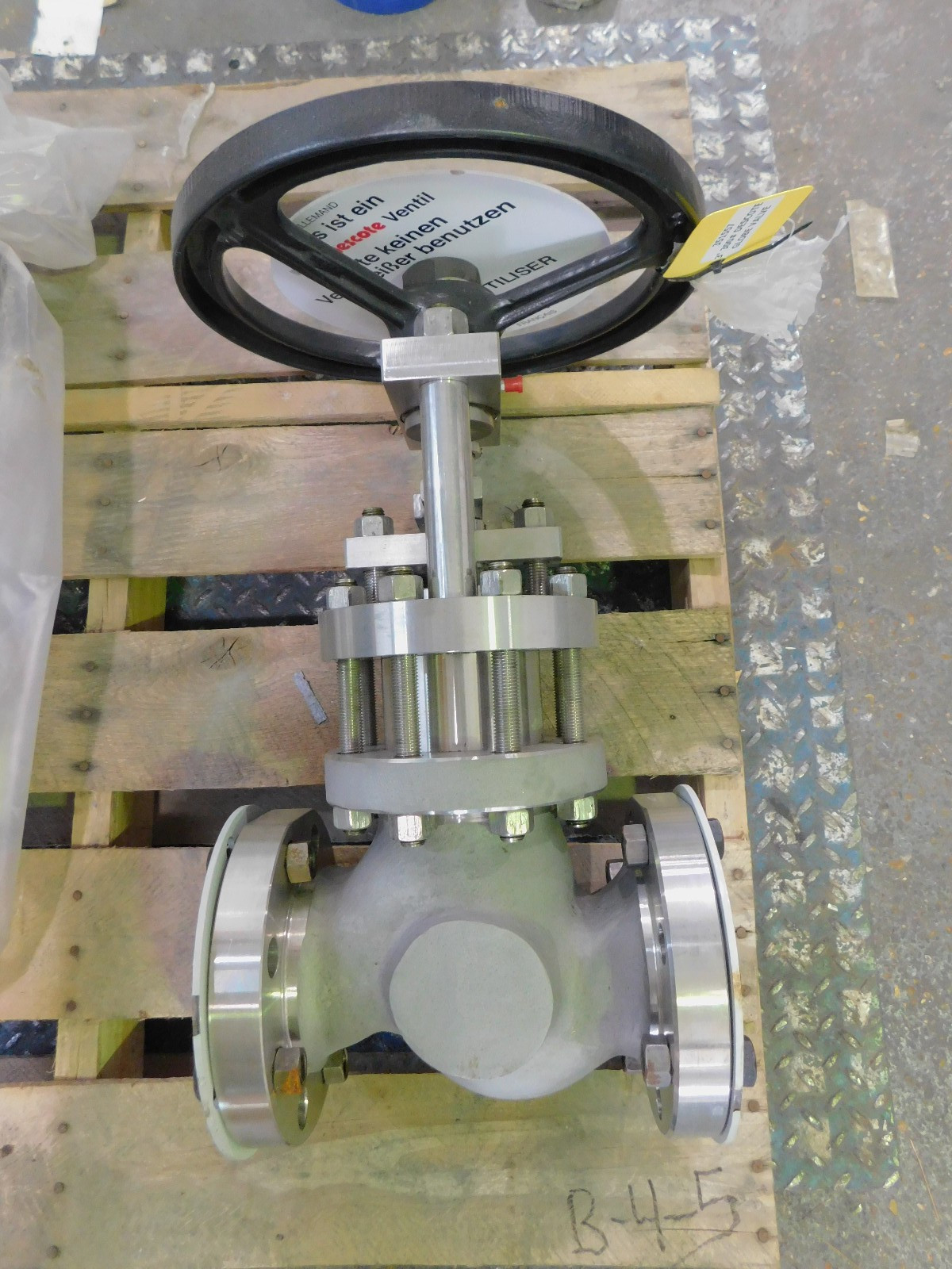 3" Descote #2500, Globe Valve, Class 300#, CF8M, CF3M, DN80, NEW