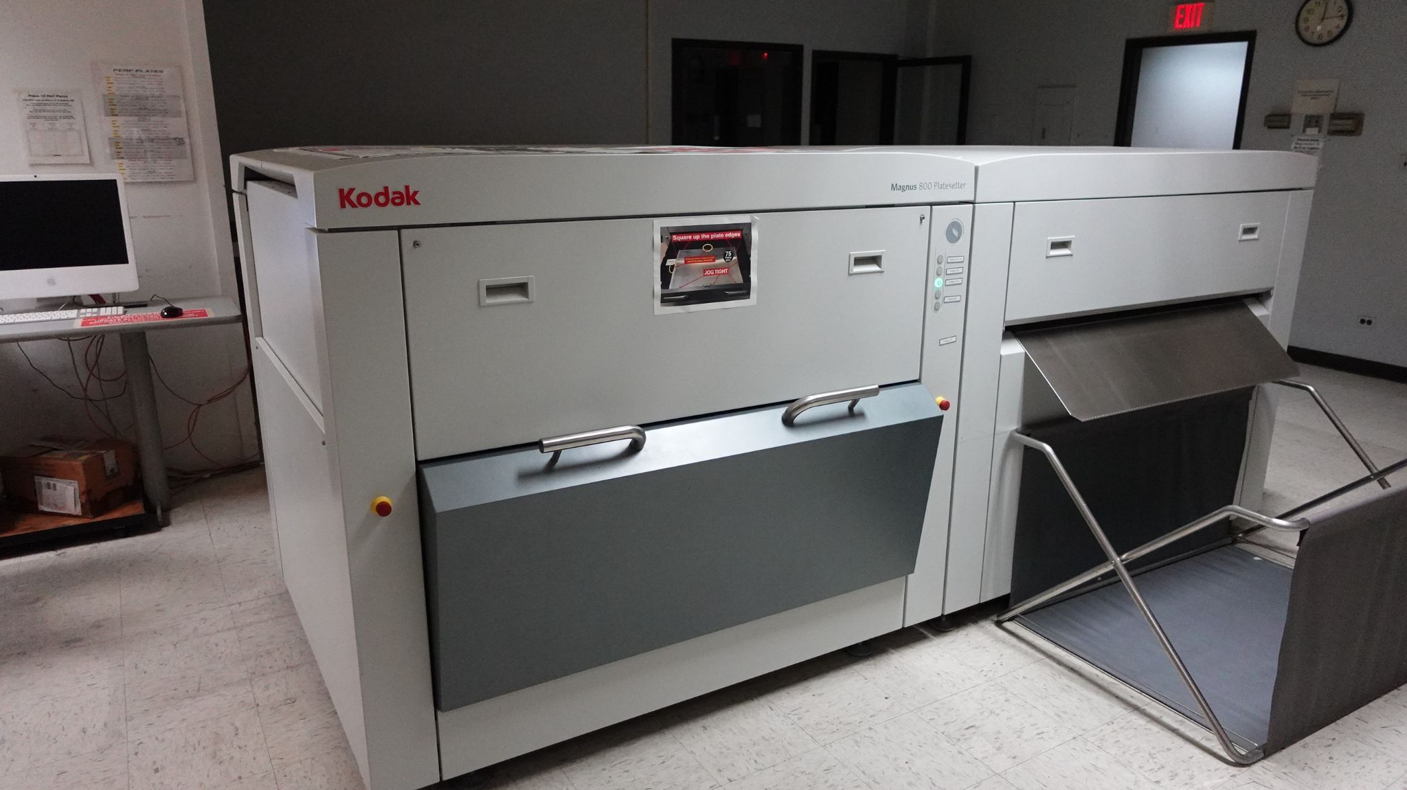 Kodak #Magnus-800, thermal CTP platesetter, 8-up, automated plate loading, operator workstation