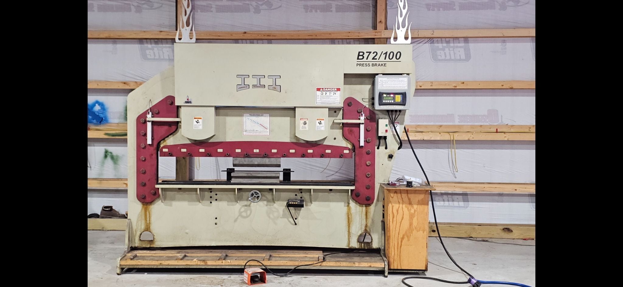 100 Ton, Iroquois #B72/100, CNC hydraulic press brake, 6' overall, 74" between housing, 5" stroke, 11.75"