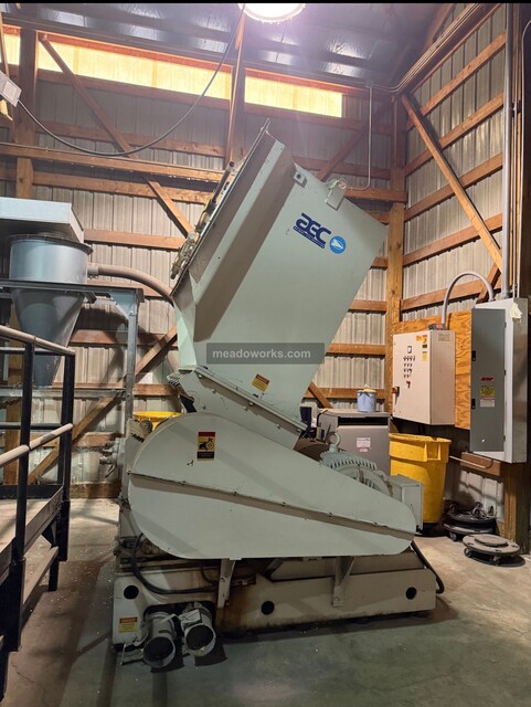 Econogrind #ESH-5010, Granulator, 25" x 38.8" infeed opening, 8" discharge, 100 HP, 3-blade rotor, 2 bed