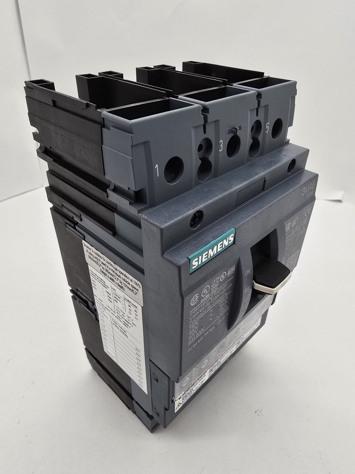 100 Amps, Siemens #3VA6110-5HN31-2AA0, 3VA6 Bolt-On Circuit Breaker, 3P, 600 Volts, 18KA, w/ Mounting