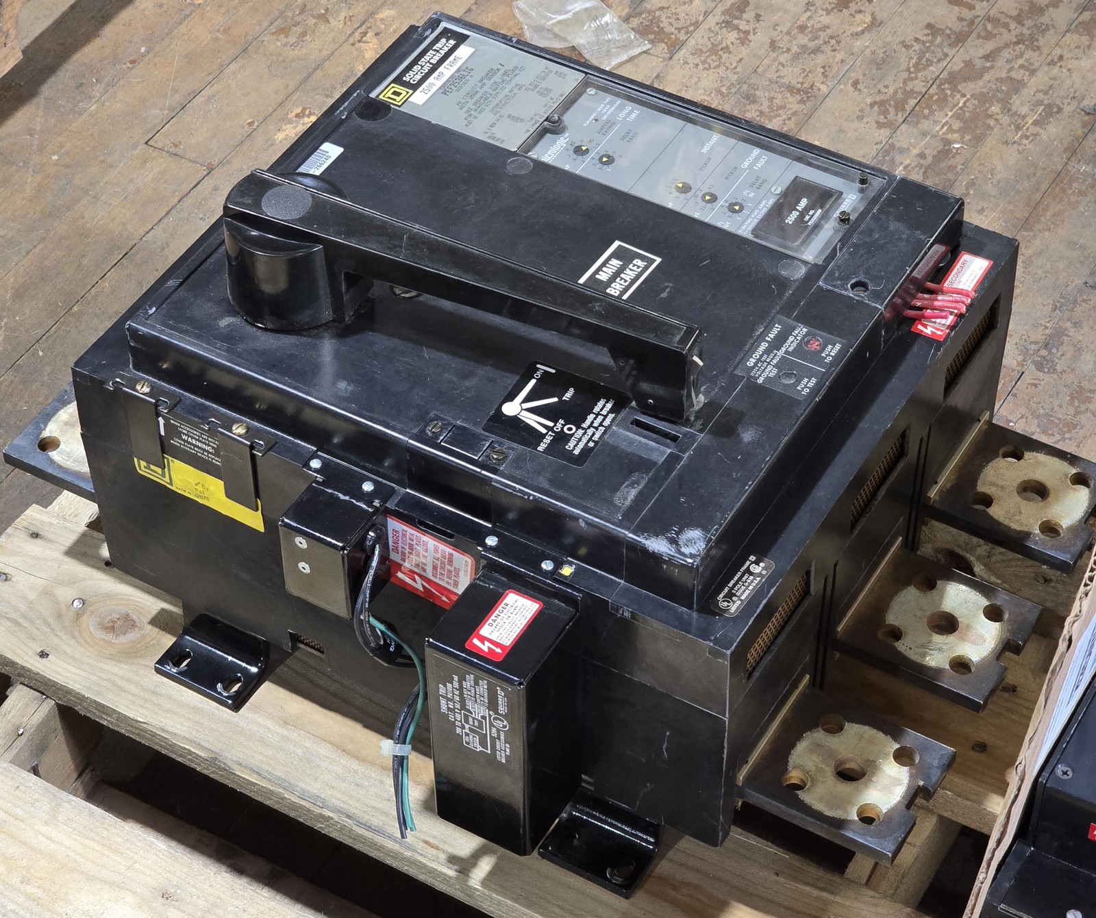 2500 Amps, Square D #PEF2536LIG, Bolt-On Circuit Breaker, 600 VAC, 100kA, w/ PA11086 Shunt Trip, 208-480 Volts