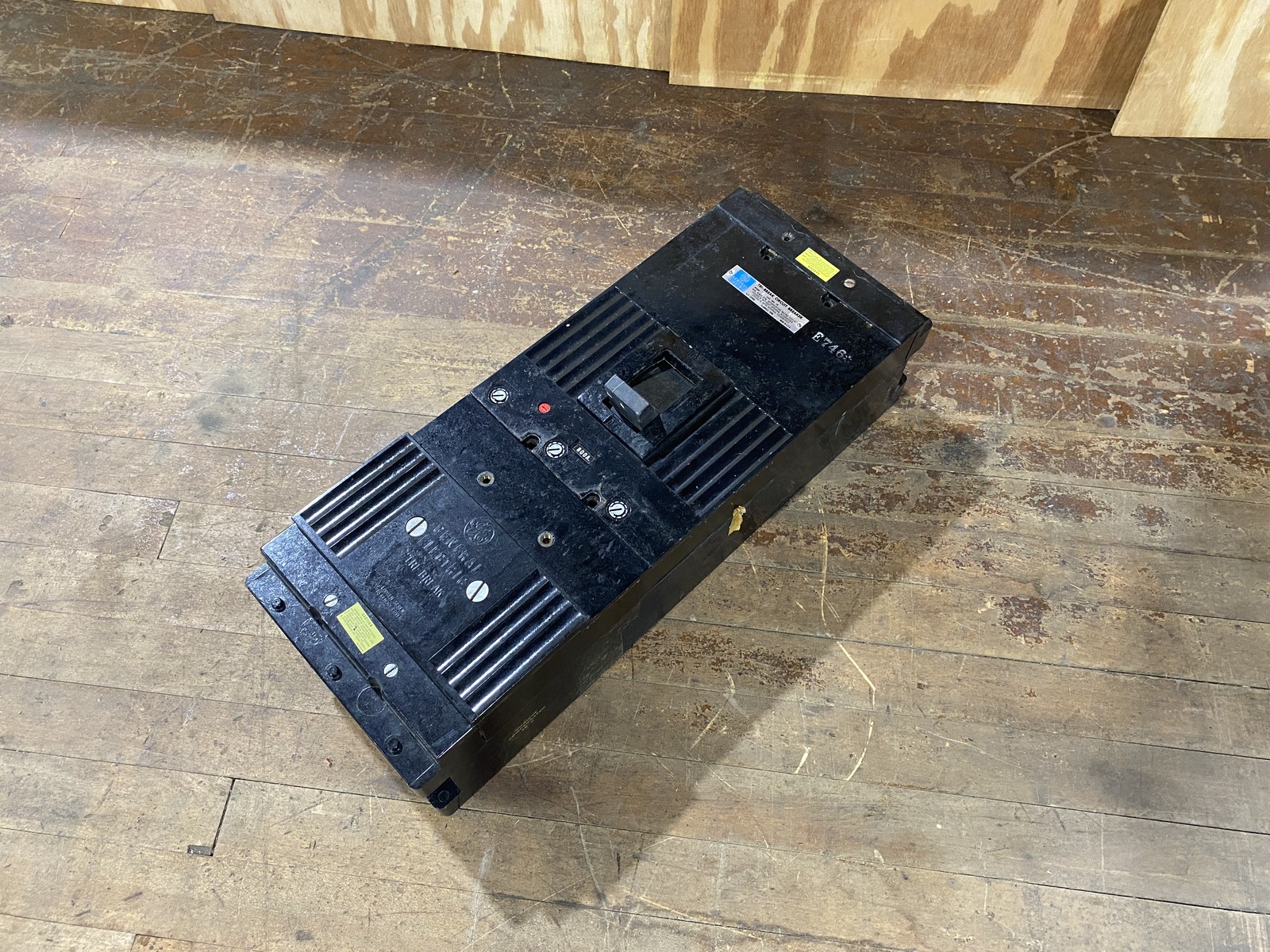 800 Amps, General Electric #TB83F, Tri-Break Circuit Breaker, 3P, 600 VAC, TB83800, w/ Extended Handle