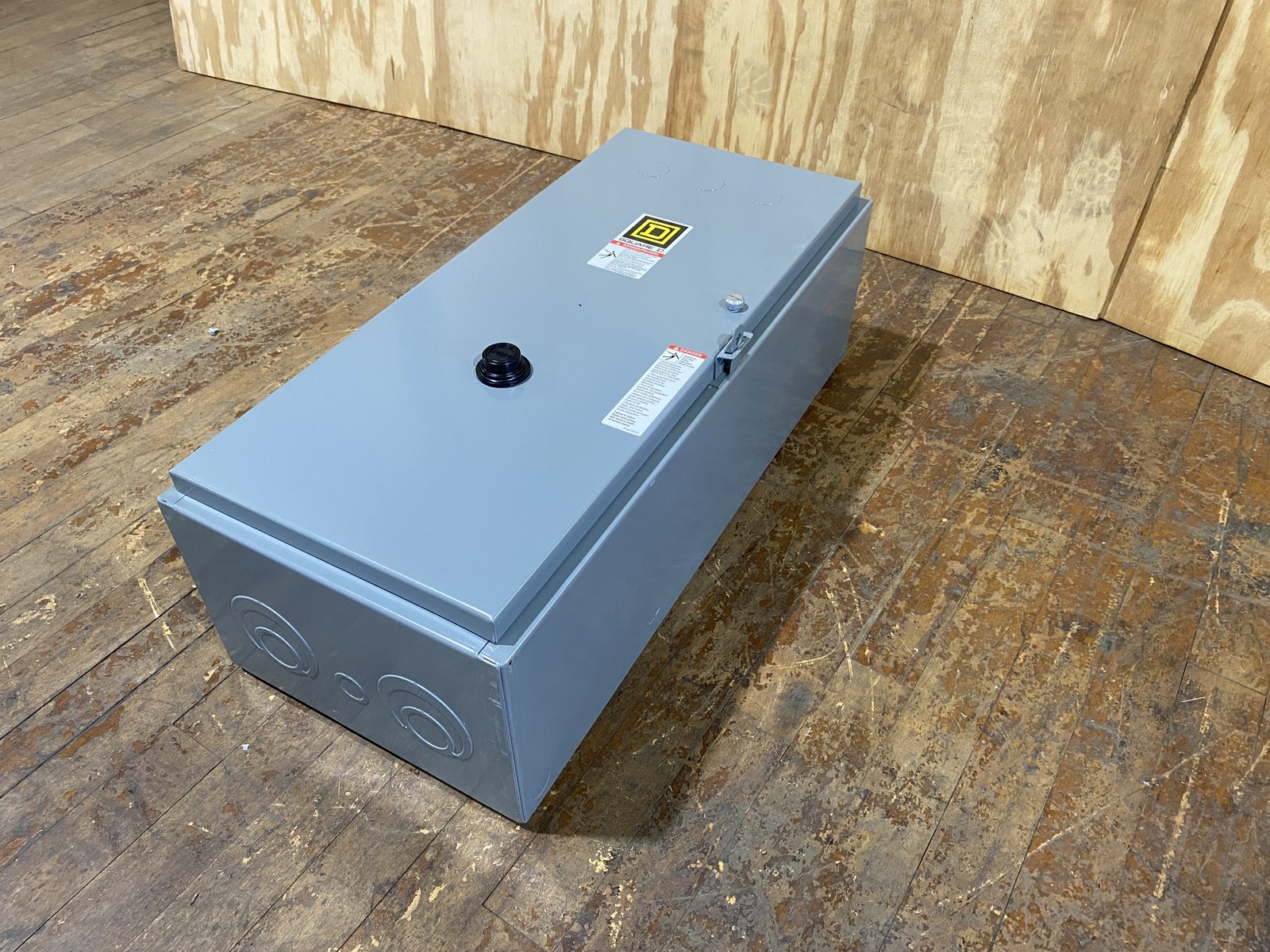 135 Amp, Square D #8536SFG1V02H30S, Enclosed Motor Starter, 3P, 600 Volts, 110/120 Volts Coil, Nema 4