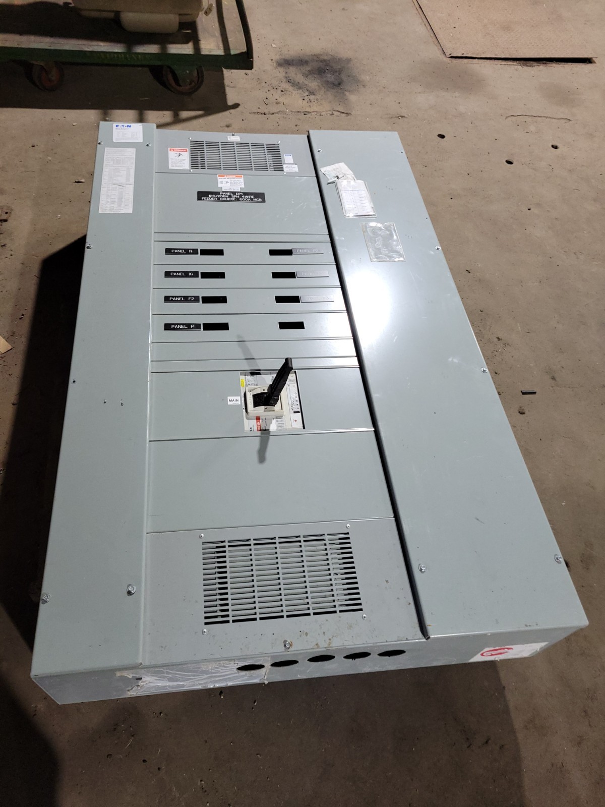 800 Amp. Eaton #PRL4, Pow-R-Line Panelboard, 208Y/120 Volts, 3 phase, 4W, 8 Space, w/ NGS308033E
