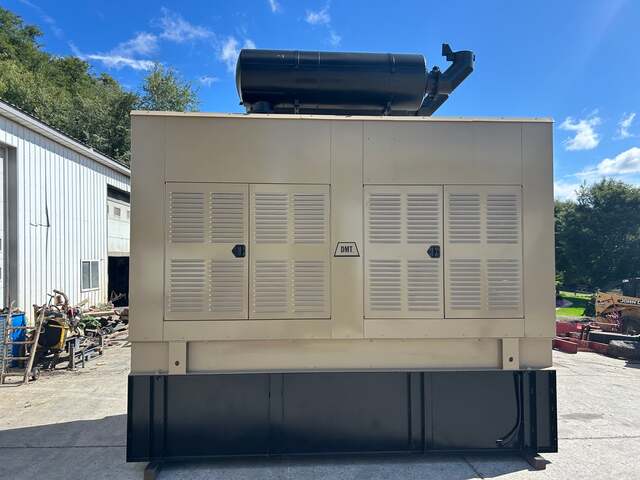 600 KW DMT #600D, diesel generator set, 277/480 Volts, 3 phase, weather enclosed, tank, 350 hours
