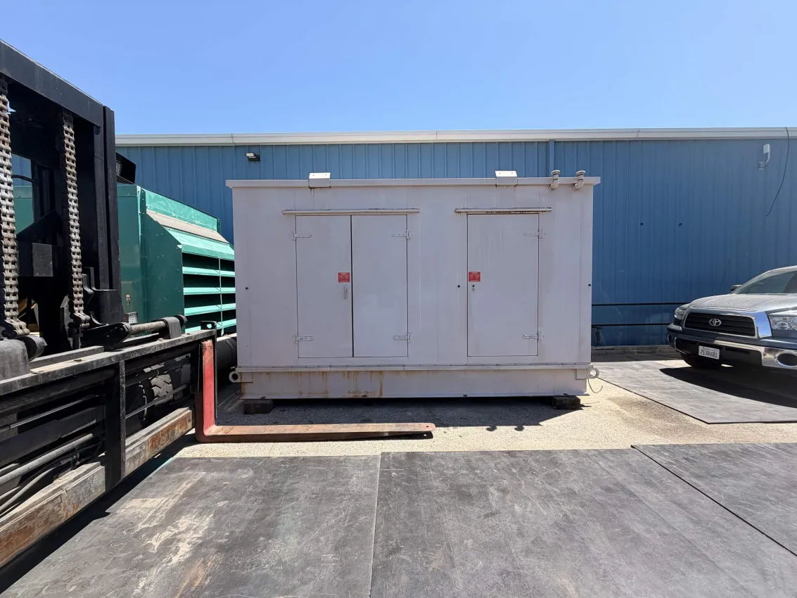 500 KW Caterpillar #3412 diesel generator 480 Volts 3 phase 327 Hours base tank