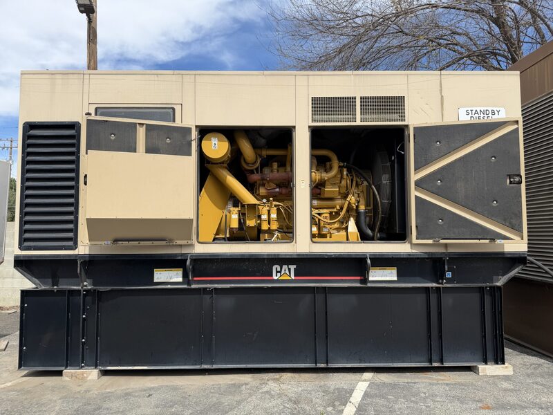 800 KW Caterpillar #3412C, 480 Volts, Sound Attenuated with Tank, 250 Hours