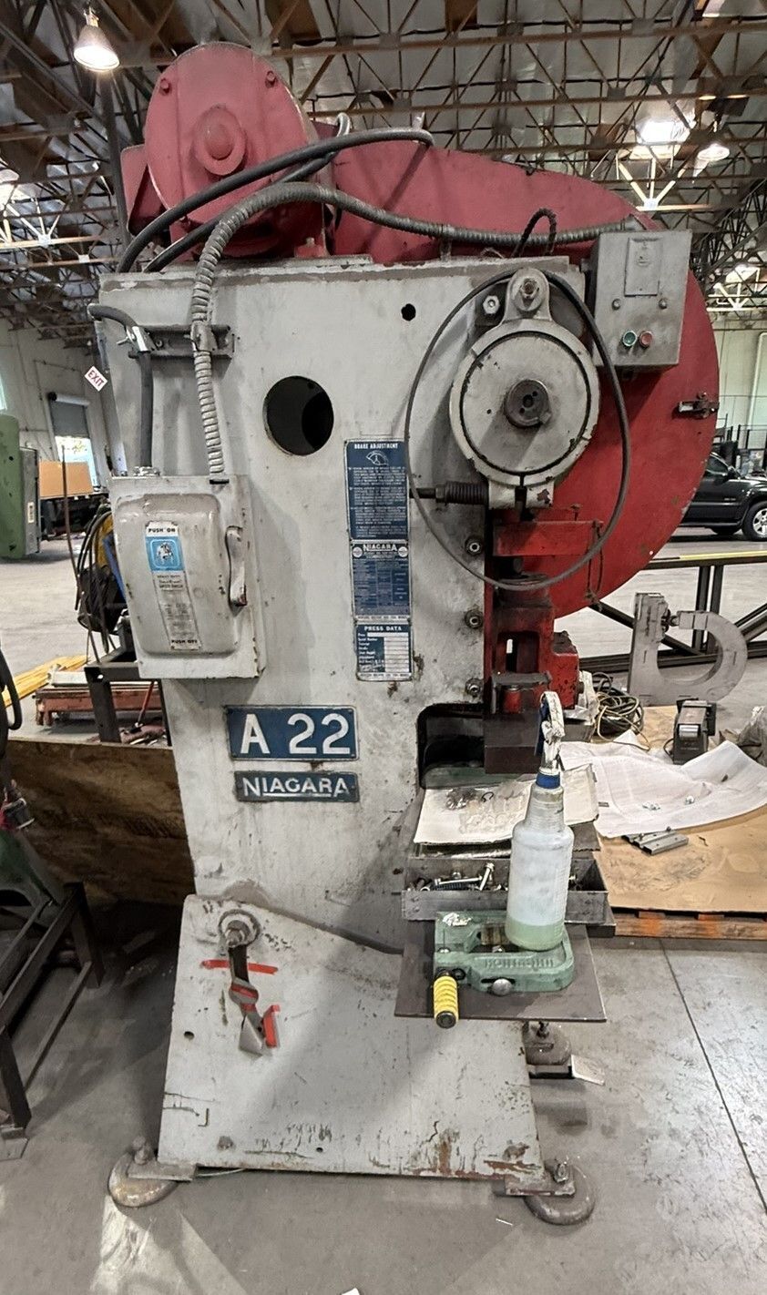 22 Ton, Niagara #A22, OBI Punch Press, 4" stroke, 11.5" Shut Height, 20" x 12" bed, 7-7/8" x 10-1/4" ram