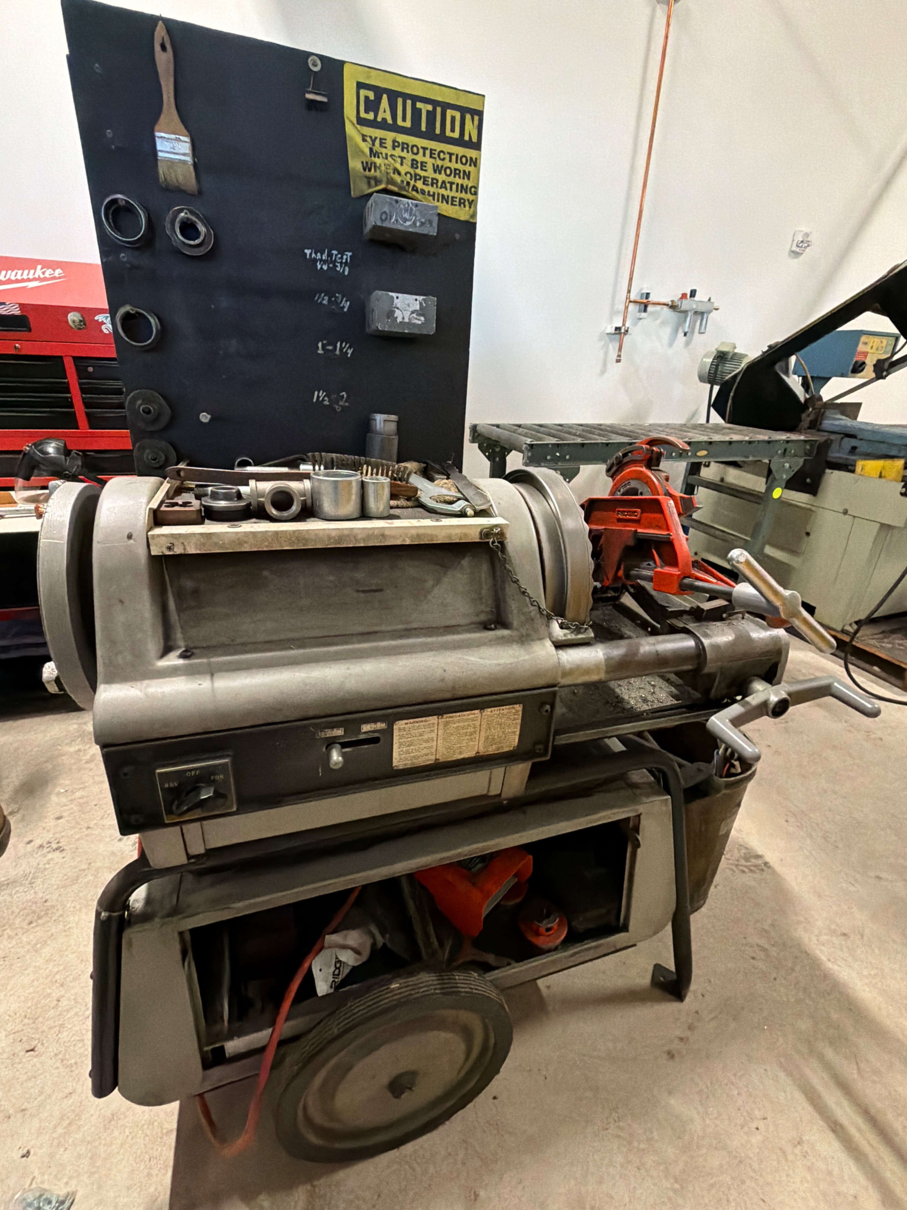 2-1/2" -4" Ridgid, Mobile Pipe Threading Machine, receding die head, die heads, ratchet handles, storage