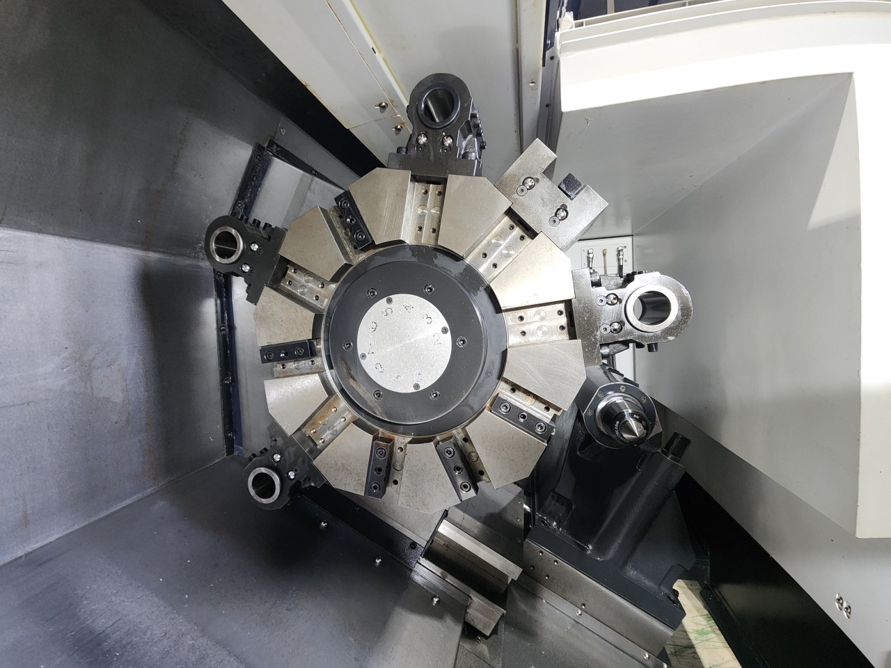 Hyundai Wia #HD-3100, CNC lathe, 29.5" swing, 30.7" machining length, 12" chuck, 4" bar, A2-11, 2800 RPM, 35