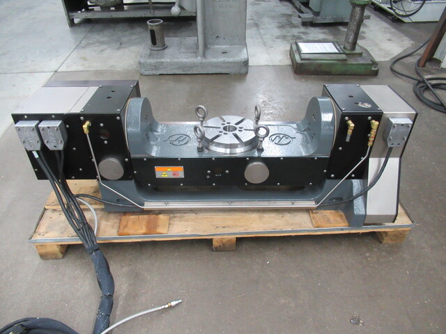 8.25" Haas #TR-210, trunnion type 2-axis rotary table, 23.5" swing, 200 lb. capacity, Sigma-5 brushless servo