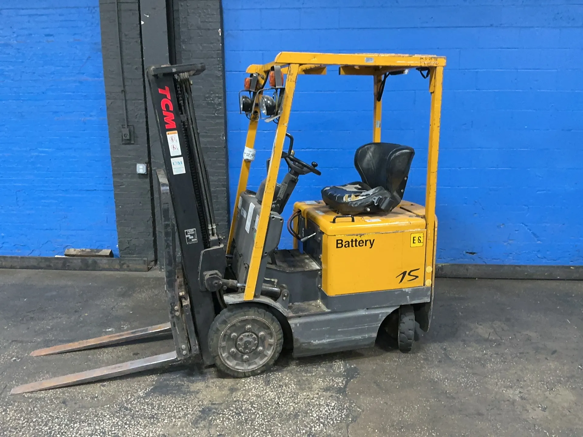 2,350 LB TCM #FCB15A4, electric forklift, 189" max lift height, 95" mast height, 4" x 42" forks, 48 VDC