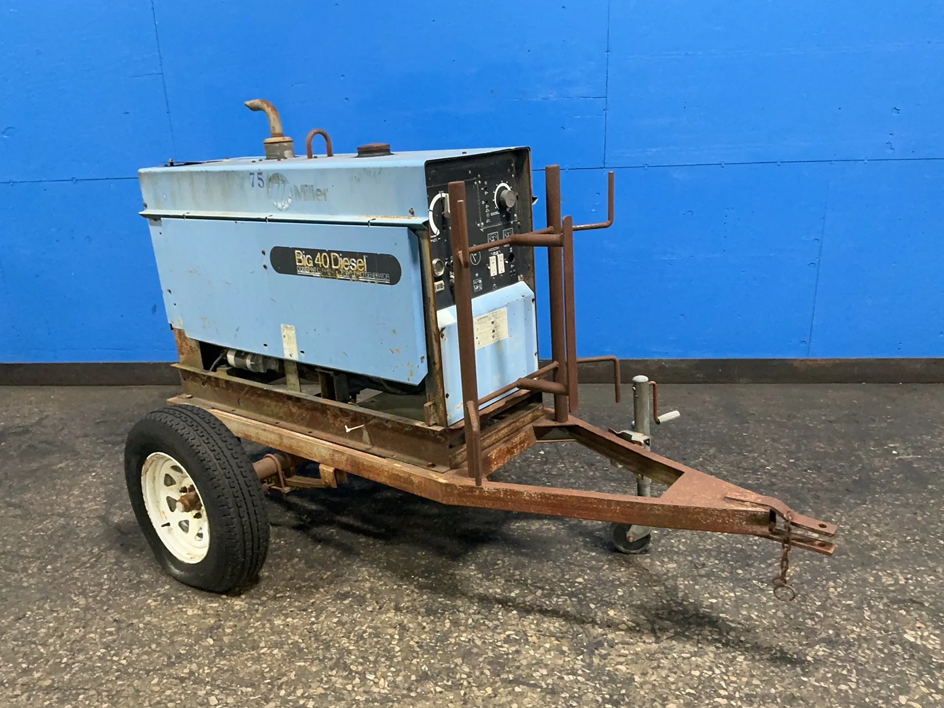 Miller #Big-40, diesel DC welding generator, Continental engine, 15 Amps, 1/60/120, 3382.9 hours