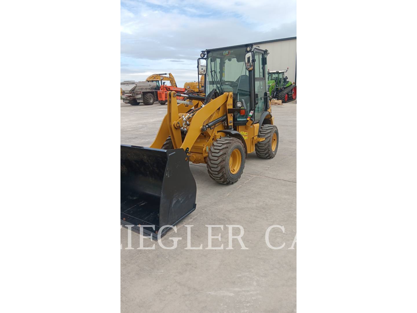 Cat 903, Wheel Loader, 55 hours, S/N: YH400293, 2025