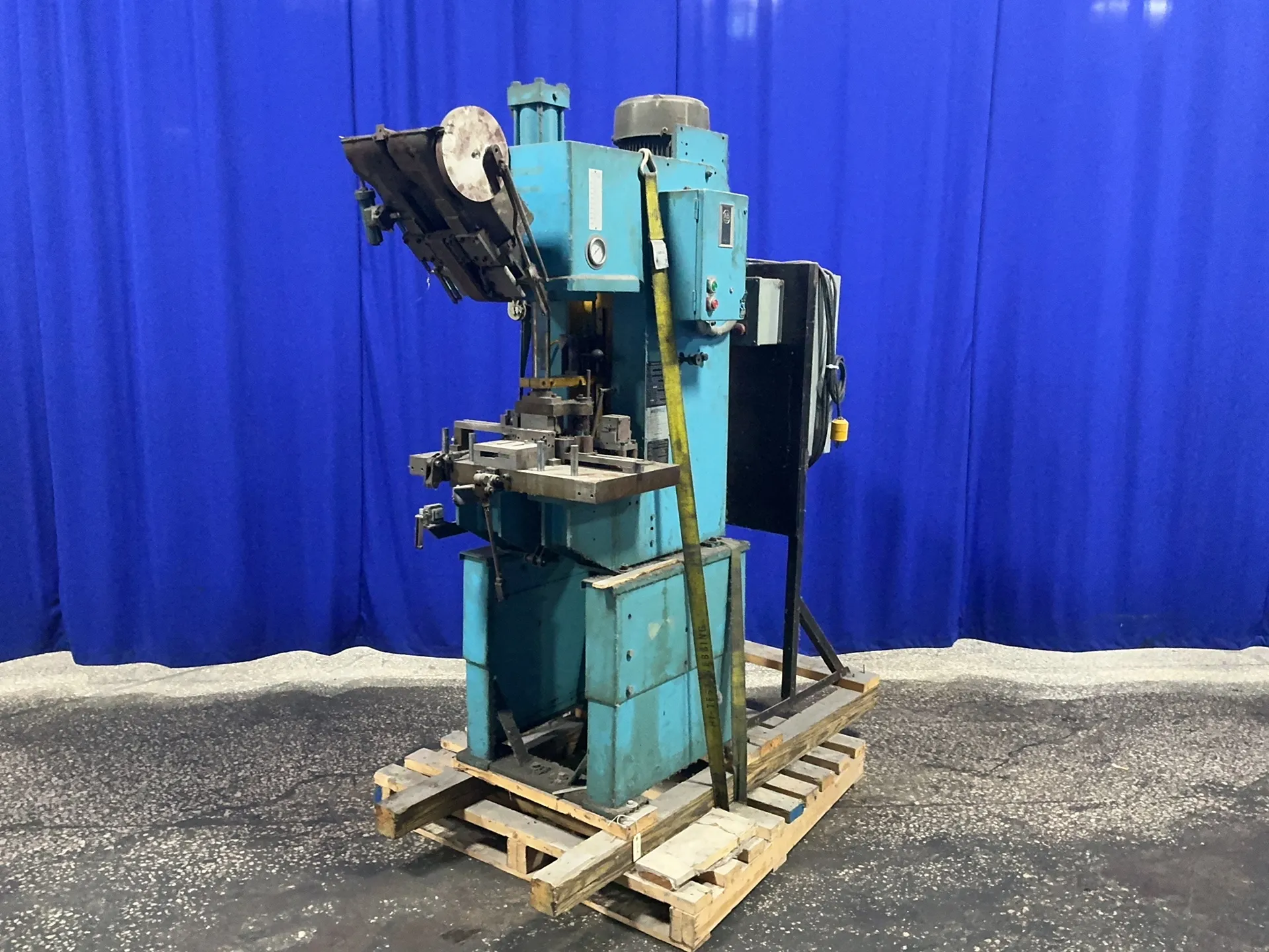 8 Ton, Multipress #W4R87M, press, 14" x 27" table, 1930 PSI, 7.5 HP, 1745 RPM, 460 V.