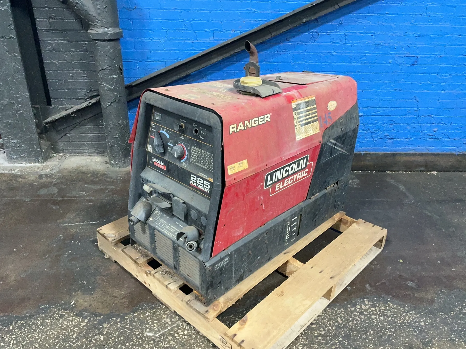 Lincoln Electric #225-Ranger, engine driven welder, 225 Amp, 9000 width, 80 V. max OCV, digital hours
