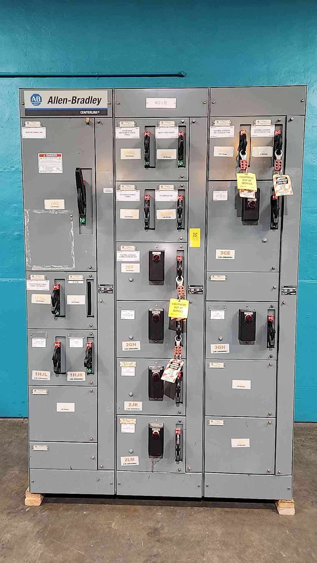 Allen-Bradley Centerline 2100, motor control center, 800 Amp., 600 Volts, 3 phase, 3 section lineup, w/