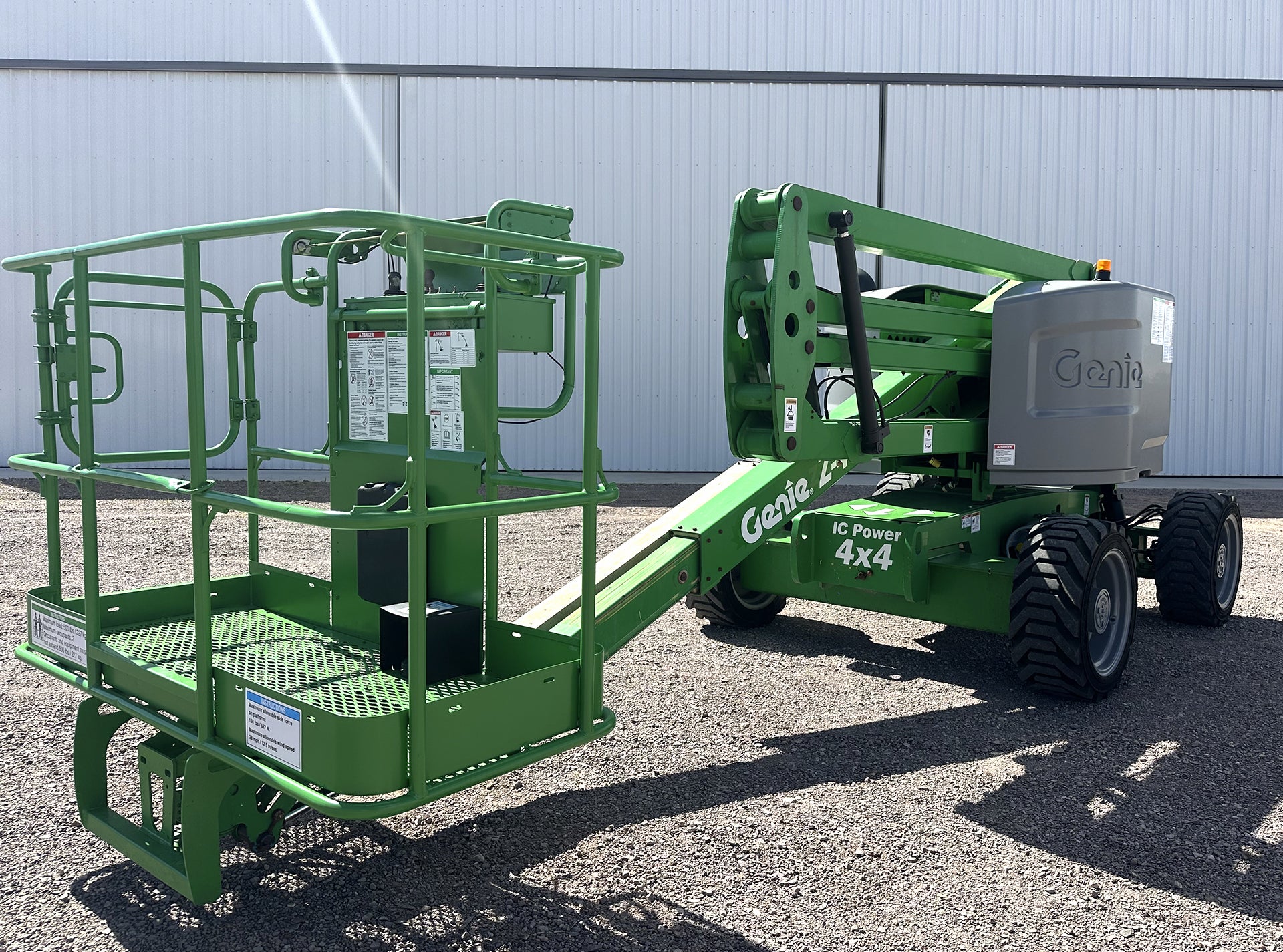 500 lb. Genie #Z-45/25, articulating boom lift, 45' 10" lift height, Ford MSG-425 dual fuel gas/propane, 4x4