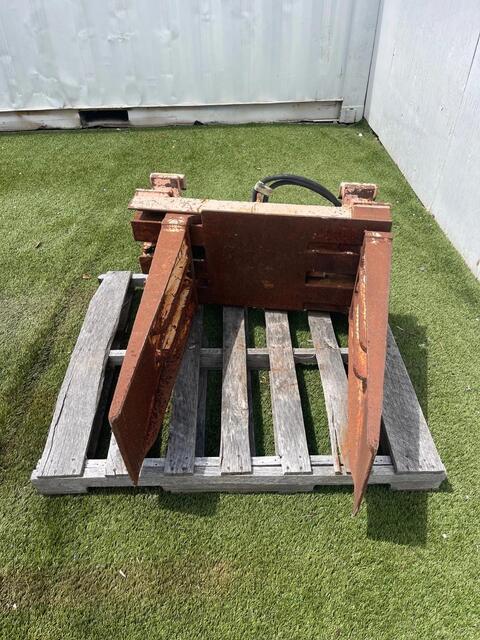 NSW USA, Bale Clamp Forklift Attachment, 14"-29" opening range, 15" arm height, 32.5" arm length