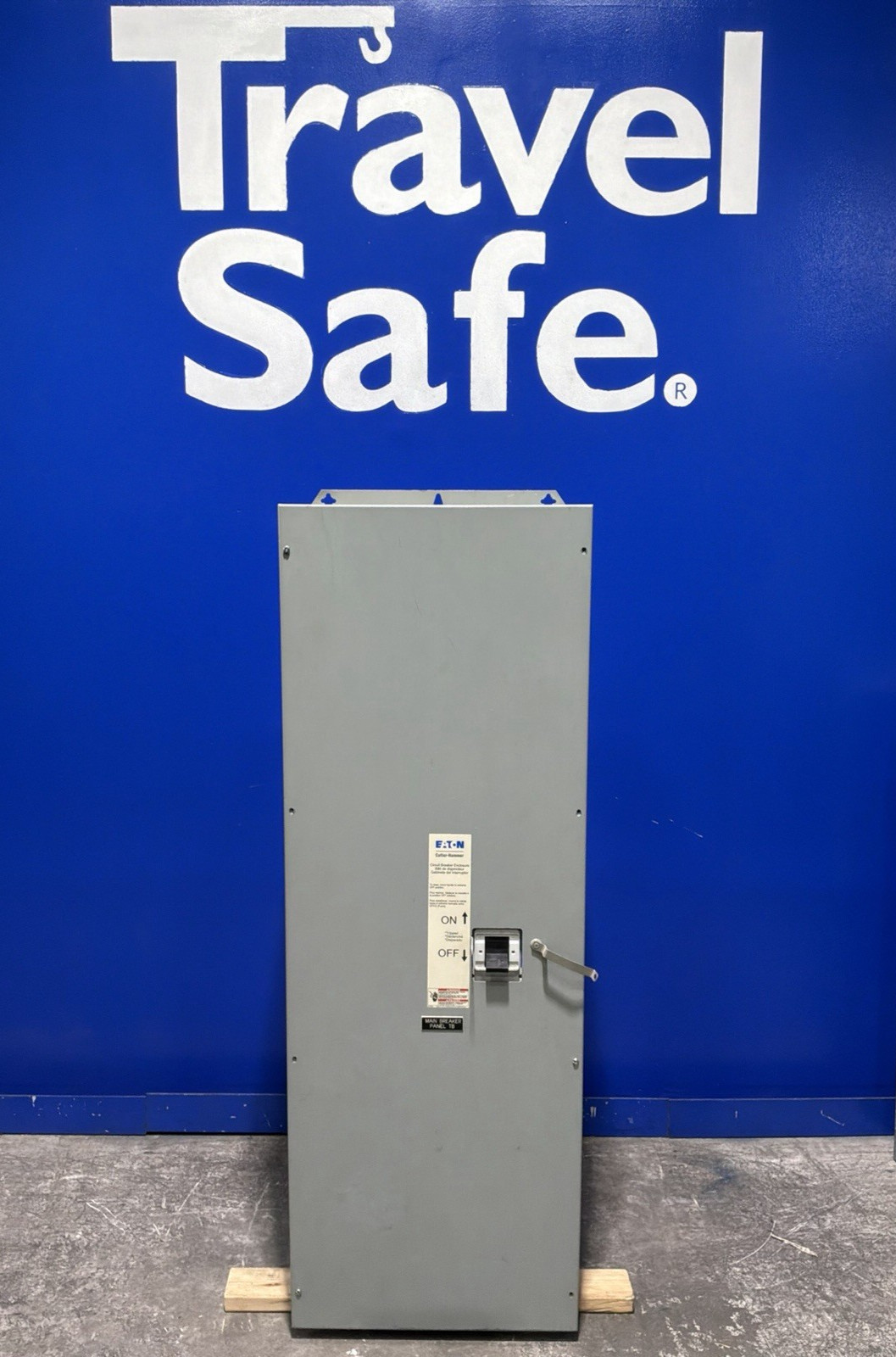 1200 Amps, Eaton, enclosed circuit breaker, 600 Volts, NEMA 1