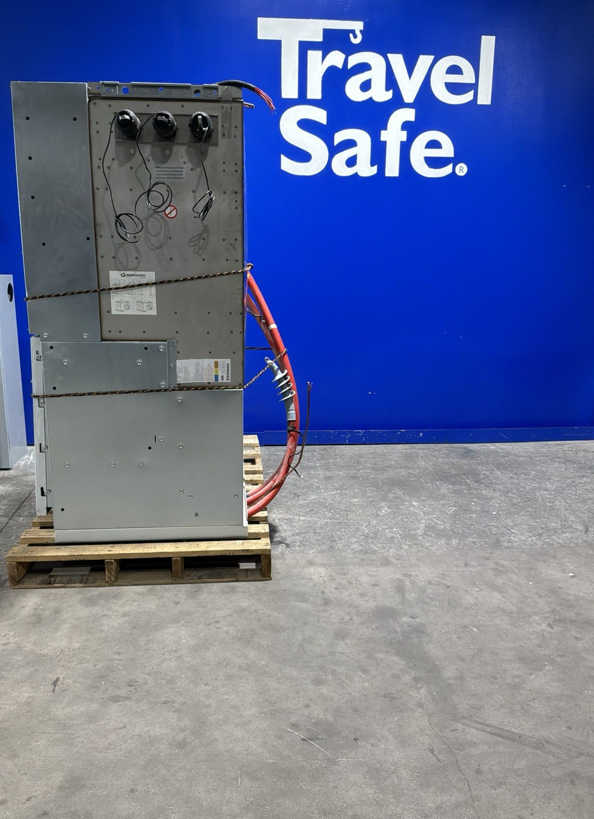 38 KV Ormazabal #62724001, circuit breaker, 600 Amp 600 Amp, 60 Hz, never energized