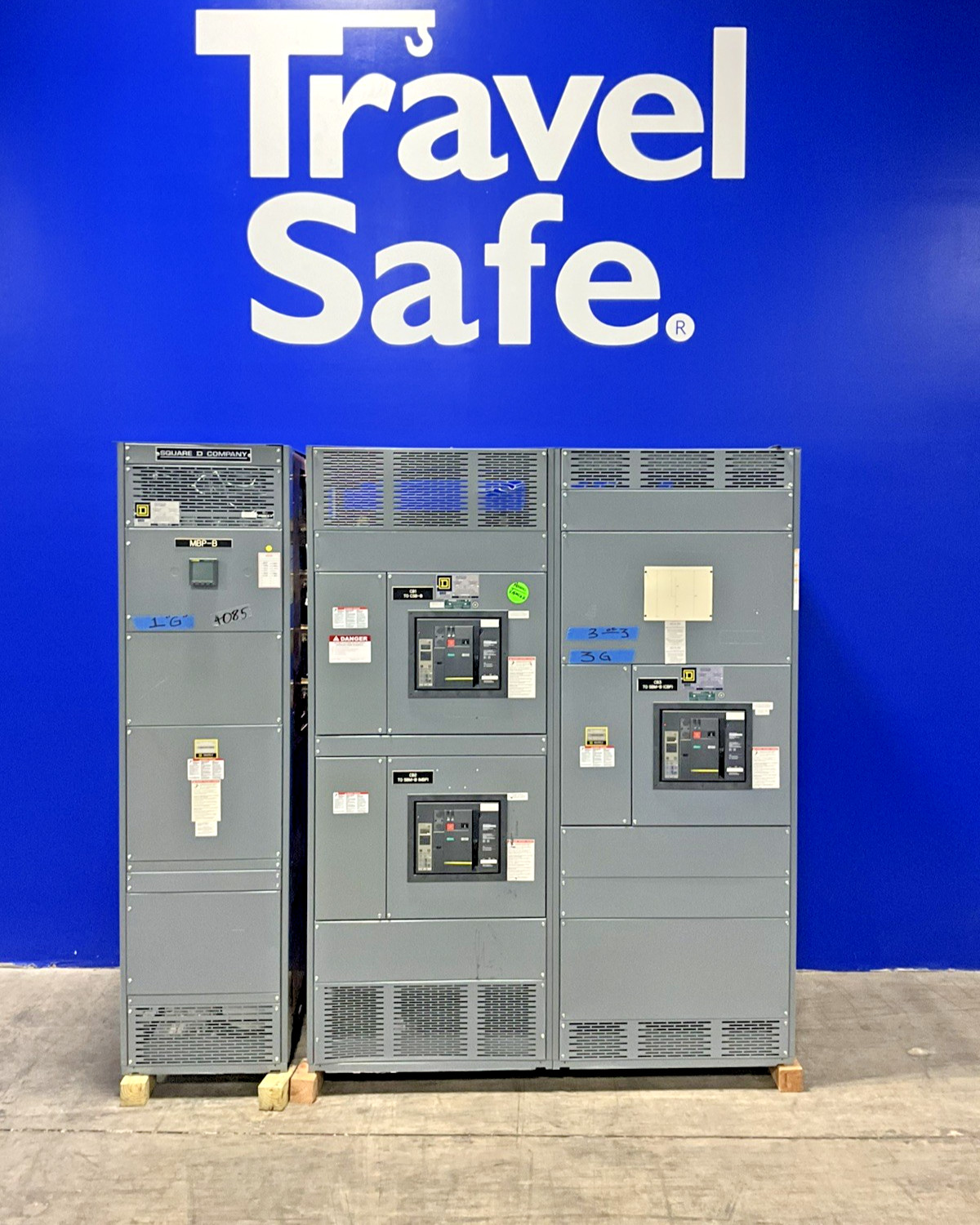 2000 Amps, Square D, QED Switchgear, 3 Section, 480 Volts, 3 Phase, 4 Wire