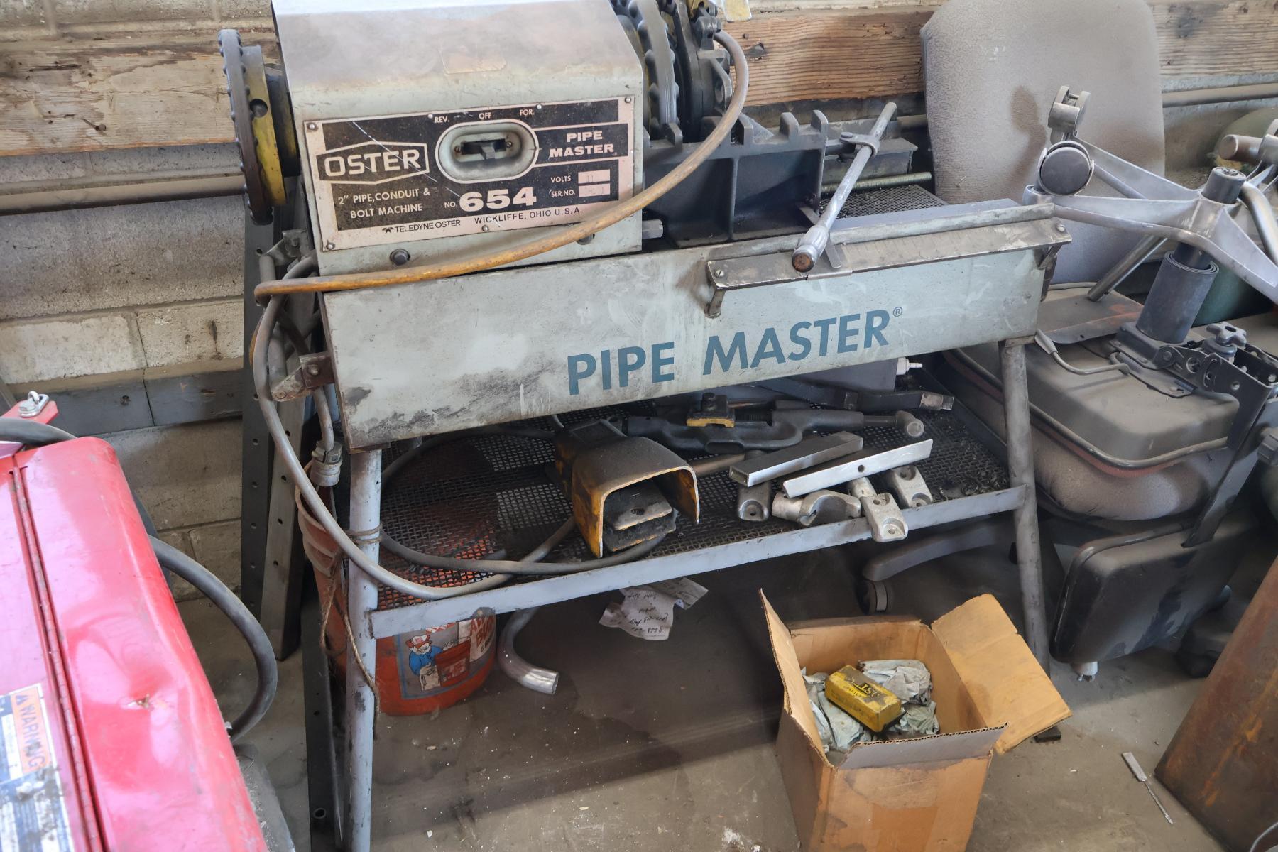 1/8" - 2" Teledyne Oster #654, pipe threader, 1/4" - 2" bolt capacity, Quad II swing-over die head, 38 RPM