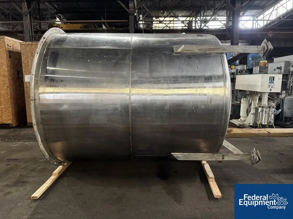 2600 gallon Stainless Steel Tank, 86" diameter x 96" straight side, flat top w/ 1/2 hinged cover, dish