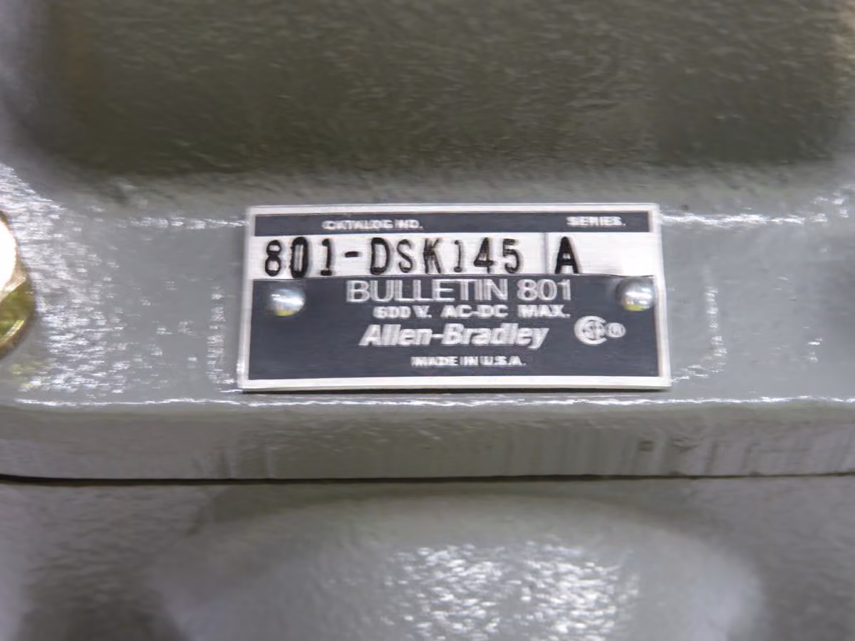 Allen-Bradley #801-DSK145, side rotary lever limit sw, 1 No/1 NC, 600 Volts Ac/Dc Max V, IP67 Prot