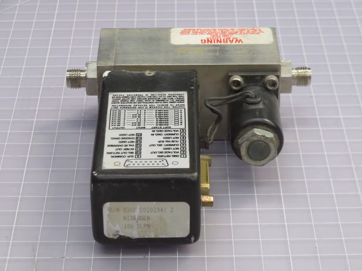Brook s Instrument #5851I, Mass Flow Controller, N2, 100 Slph Flow, 1.0% Accuracy, 316L Stainless Steel