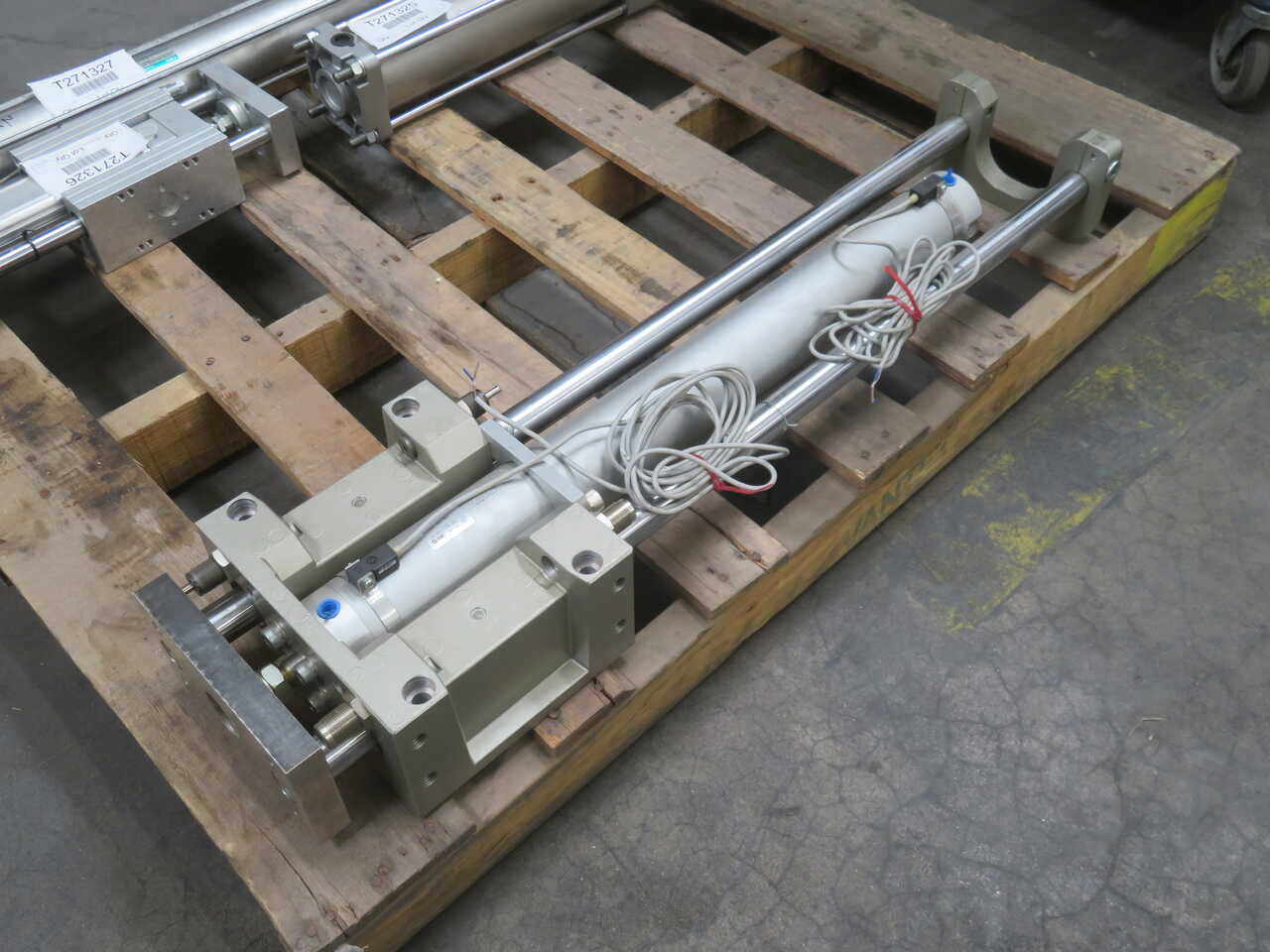 SMC #MGGMB63-600-B54L, Pneumatic Guide Cylinder