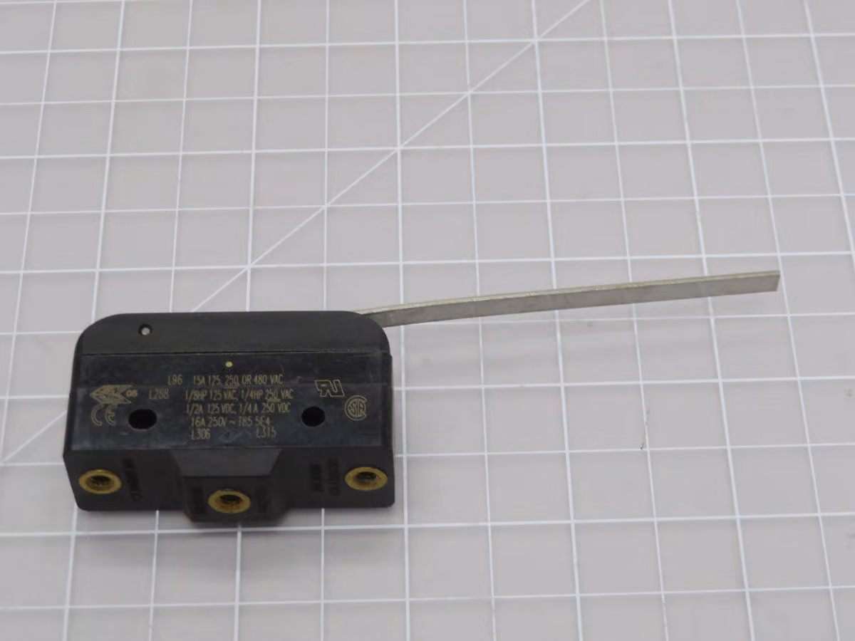 Honeywell #BZ-2RW84467-A2, Basic Snap Switches, LOT of 70